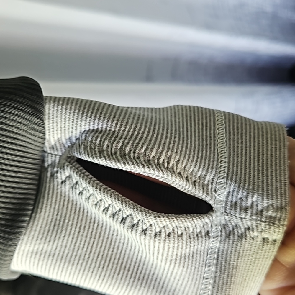 Mint Condition Lululemon Pull Over - image 4